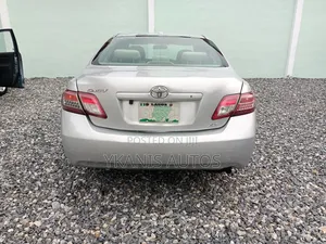 Toyota Camry LE 4dr Sedan (2.5L 4cyl 6A) 2011 Silver