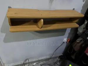 Floating DVD/Decorder Console