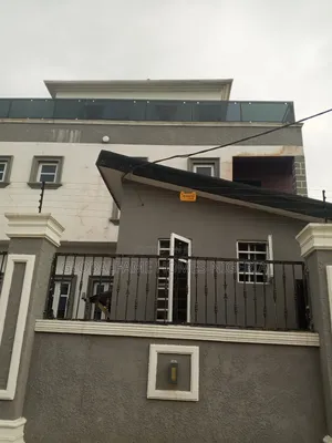 1bdrm Block of Flats in Beside Beachwood, Lakowe for rent
