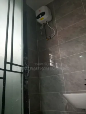 3bdrm Duplex in By Beachwood Estate, Lakowe for rent