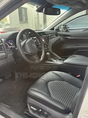 Toyota Camry SE FWD (2.5L 4cyl 8AM) 2018 White