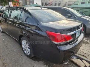 Toyota Avalon Base Sedan FWD (3.5L 6cyl 6A) 2012 Black