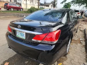Toyota Avalon Base Sedan FWD (3.5L 6cyl 6A) 2012 Black