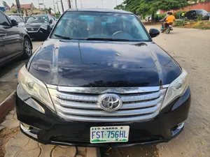 Toyota Avalon Base Sedan FWD (3.5L 6cyl 6A) 2012 Black