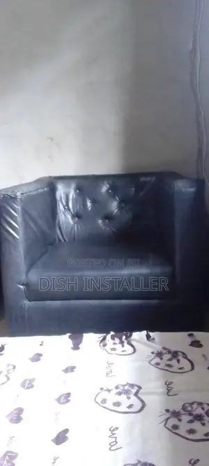 Good 1 Seater Sofa Leather Couch For Sale