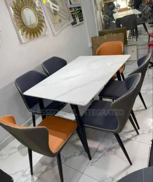 Dinning Table With 6 Seaters