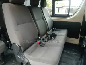 Toyota HiAce 2013 White