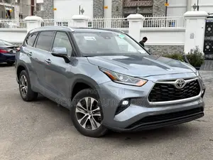 Toyota Highlander XLE 2021 Blue