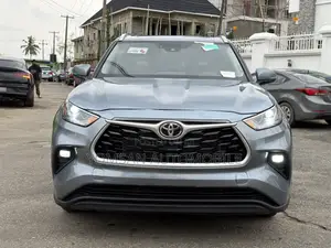 Toyota Highlander XLE 2021 Blue
