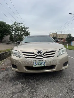 Toyota Camry 2010 Gold
