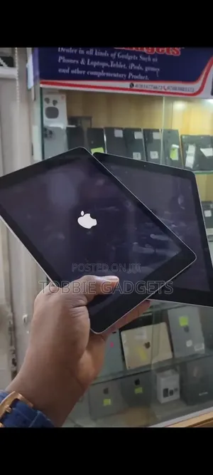 Apple iPad 9.7 32 GB Gray
