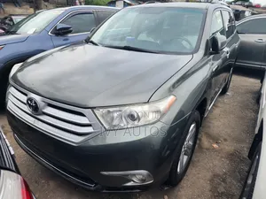 Toyota Highlander Limited 3.5l 4WD 2013 Green