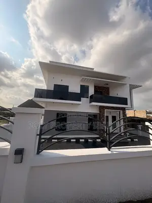 5bdrm Duplex in Kolapo Ishola Gra, Ibadan for sale