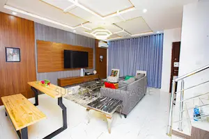 The Zenith Residence - Shortlet
