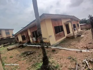 5bdrm Bungalow in Ibadan for sale