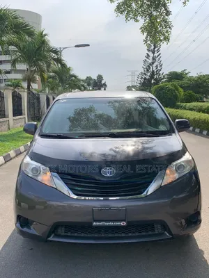 Toyota Sienna LE 7-Passenger 4dr Minivan AWD (3.5L 6cyl 6A) 2014 Gray