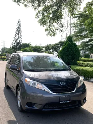 Toyota Sienna LE 7-Passenger 4dr Minivan AWD (3.5L 6cyl 6A) 2014 Gray