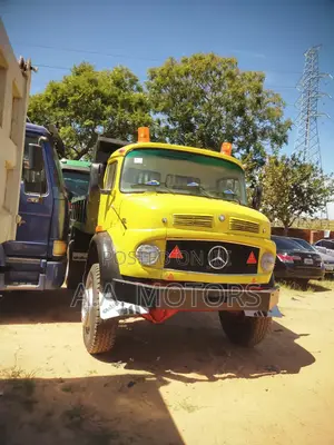 Fairly Used Mercedes Benz Tipper Truck 6 Tyre With Front Base for Sale