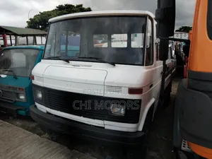 Mercedes-Benz 2004 White
