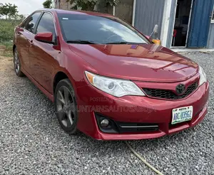 Toyota Camry SE 4dr Sedan (2.5L 4cyl 6A) 2012 Red
