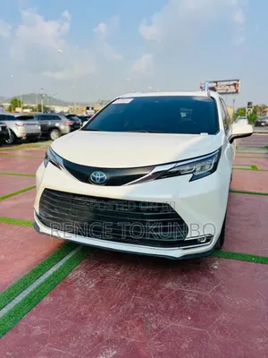 Toyota Sienna 2022 White