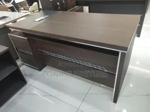 Important Executive Office Table With Extension
