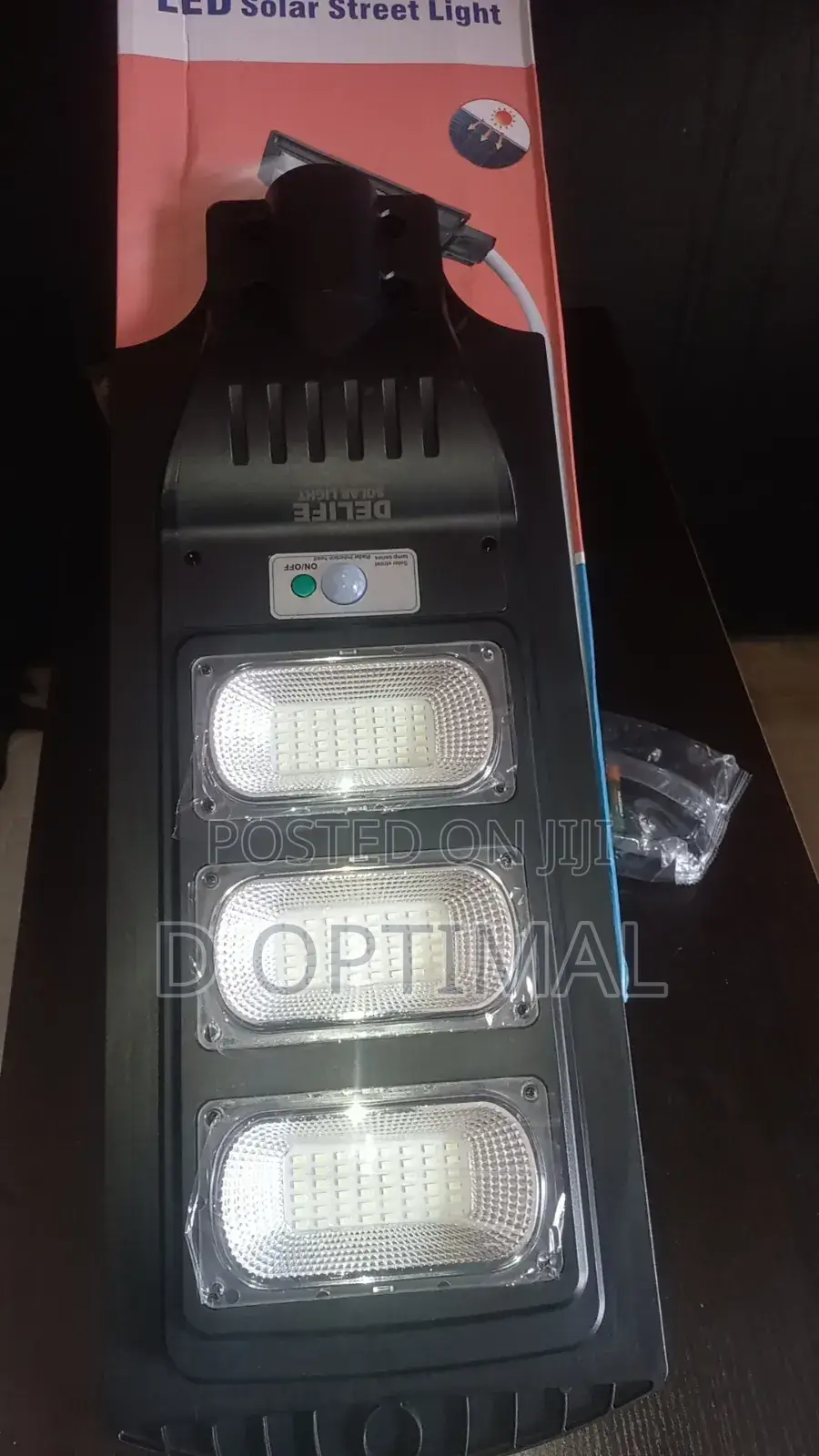 150 - 600watts Solar-Powered Streetlight.