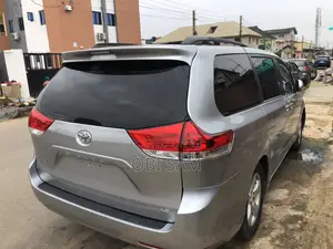 Toyota Sienna 2012 Silver