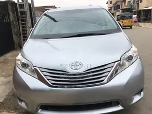 Toyota Sienna 2012 Silver