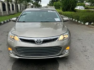 Toyota Avalon XLE 4dr Sedan (3.5L 6cyl 6A) 2014 Gold