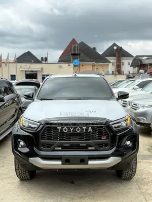 New Toyota Hilux 2025 Black