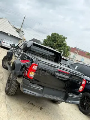 New Toyota Hilux 2025 Black