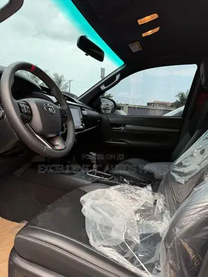 New Toyota Hilux 2025 Black