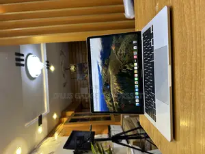 Laptop Apple MacBook Pro 2020 16GB Intel Core I5 SSD 512GB