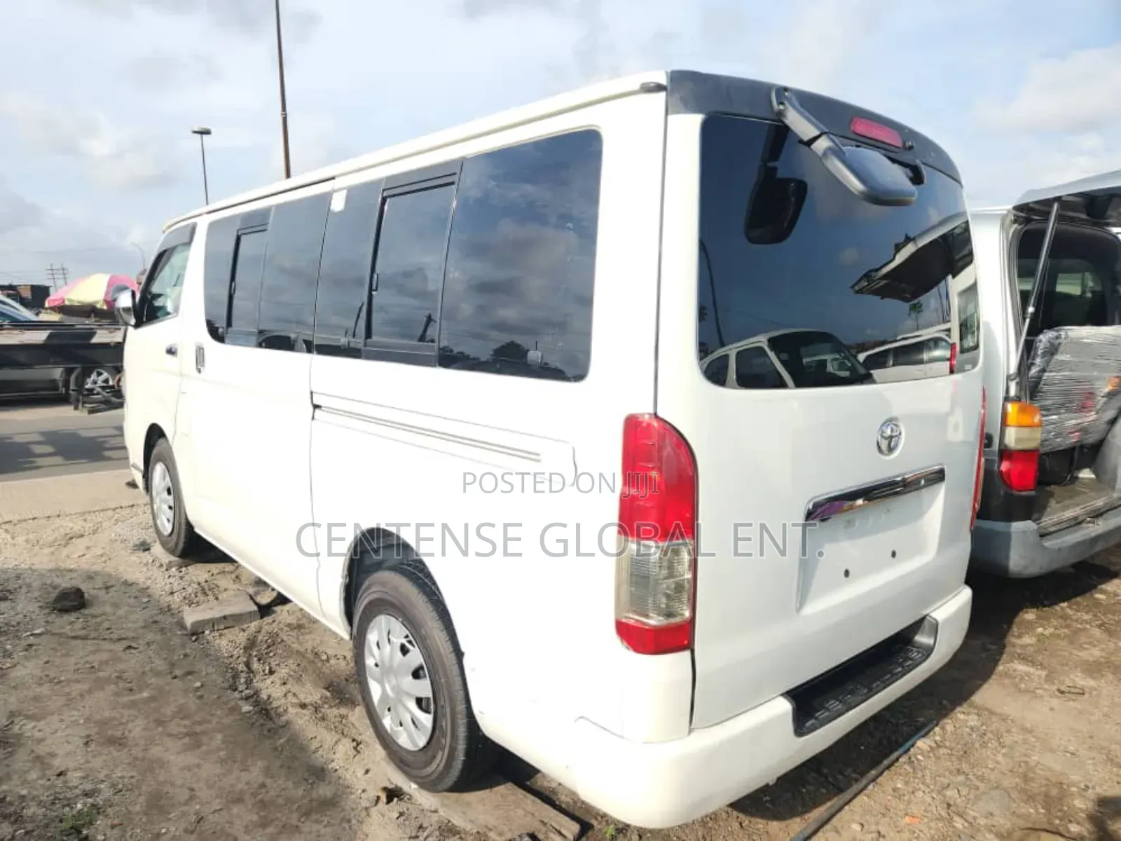 Toyota HiAce 2011 White