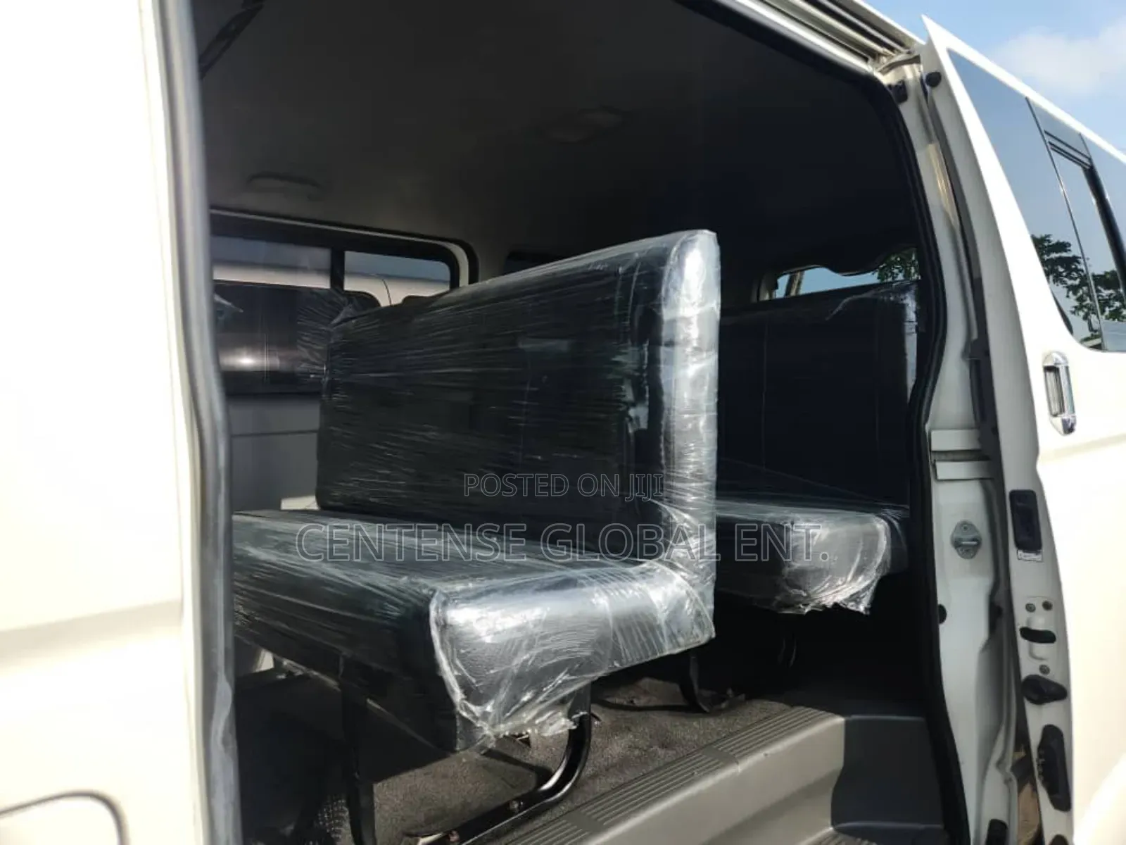Toyota HiAce 2011 White