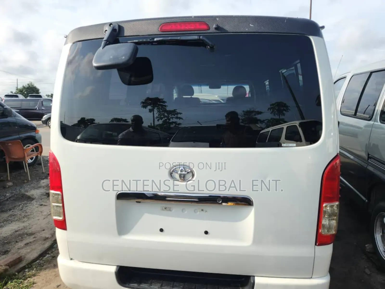 Toyota HiAce 2011 White