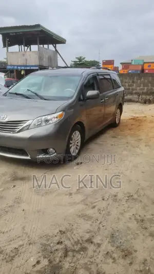 Toyota Sienna 2012