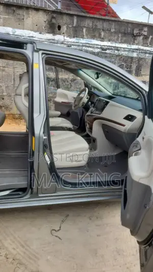 Toyota Sienna 2012