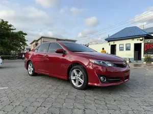 Toyota Camry SE 4dr Sedan (2.5L 4cyl 6A) 2013 Red