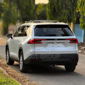 Toyota Highlander XLE AWD 2024 White