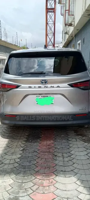 Toyota Sienna 2024 Silver