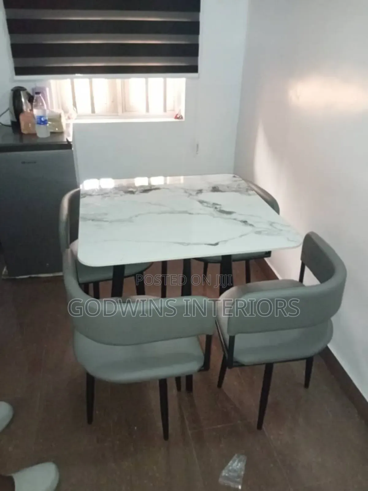 Modern 4-Seater Dining Set With Marble Top Table