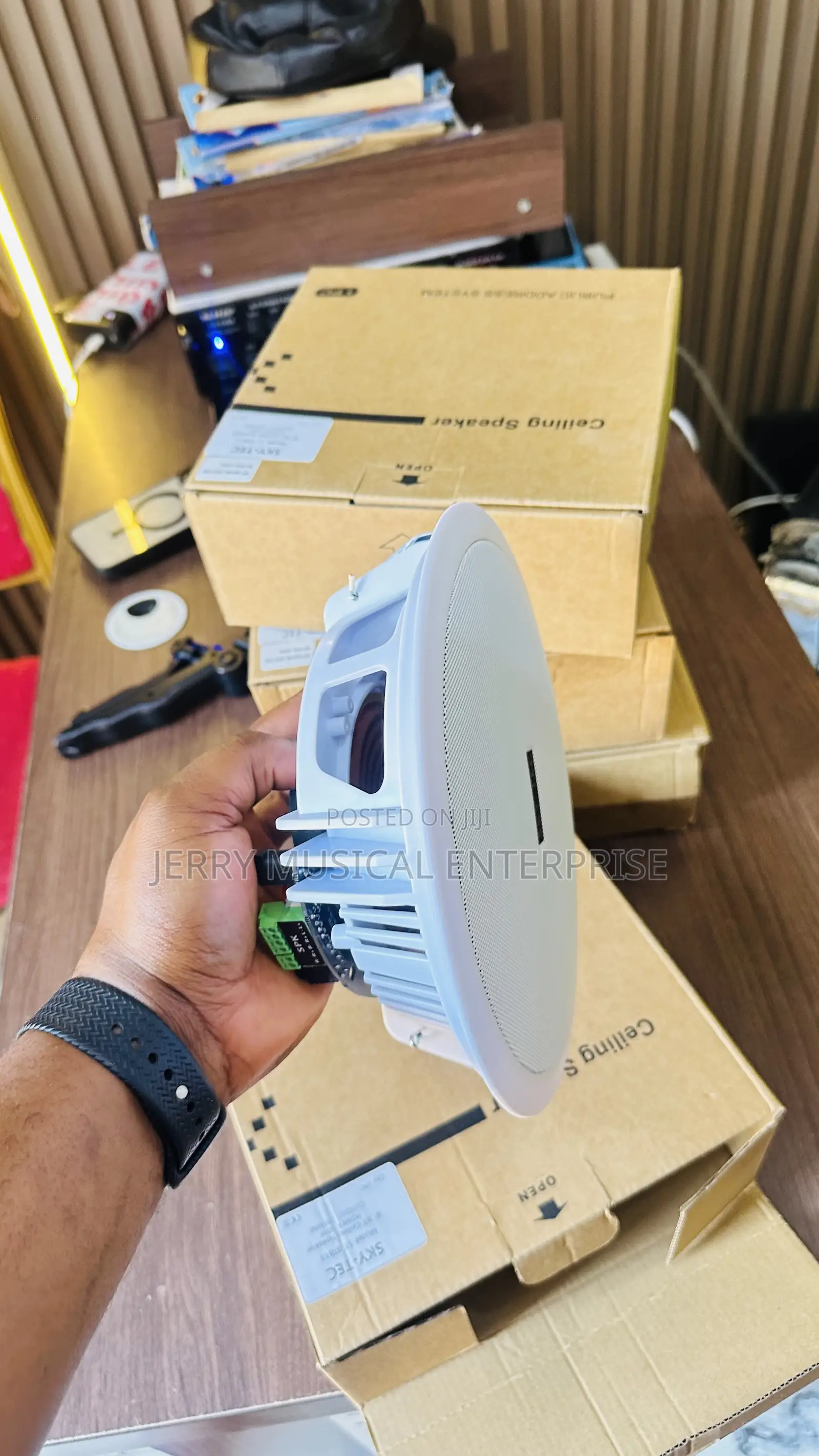 Single Bluetooth Ceiling Speakers Can Be Connected Through Bluetooth