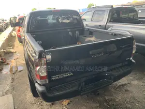 Toyota Tacoma 4dr Access Cab 6.1 ft. SB (2.7L 4cyl 5M) 2015 Black