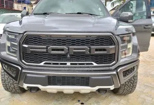 Ford F-150 Raptor 4x4 SuperCrew Cab Styleside 5.5 ft. box 145 in. WB