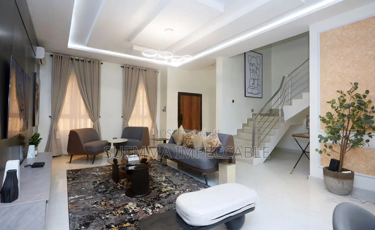 Luxurious 2 Bedroom Shortlet
