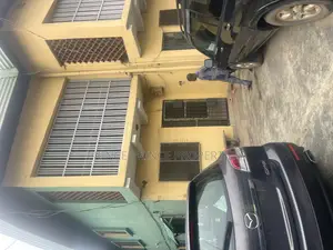 3bdrm Block of Flats in Surulere for sale