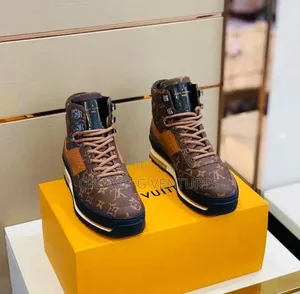 Louis Vuitton (Lv) Ankle Leather Shoe for Men's