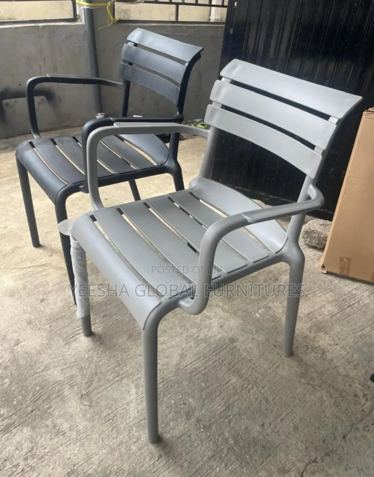 Strong Resting Seat With Arm Guard